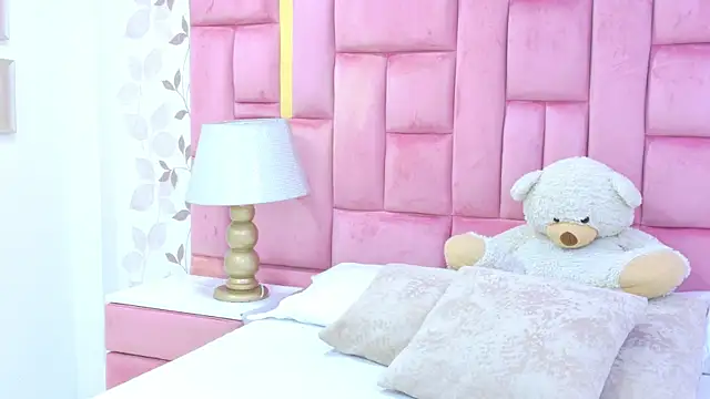 Snapshot of ArianaFranco chatting on July 18, 2026, 12:53 pm ArianaFranco online show from July 18, 2026, 12:53 pm