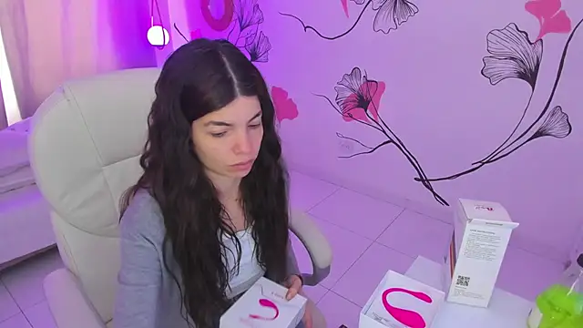 Isabela Fiorelli online show from December 4, 2025, 1:09 pm