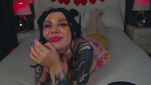 MaeveMoon online show from February 15, 2026, 6:32 am