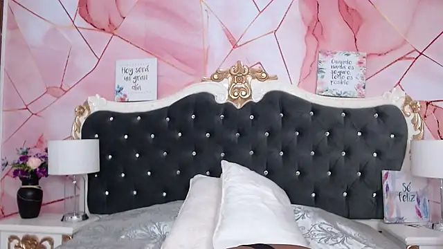 LindaBird online show from September 22, 2025, 8:11 pm