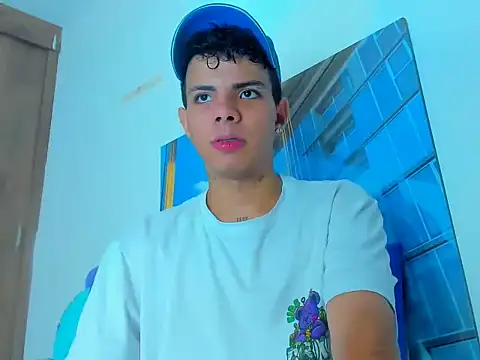 Snapshot of Alessandro_1610 chatting on February 25, 2025, 12:55 pm Alessandro 1610 online show from February 25, 2025, 12:55 pm