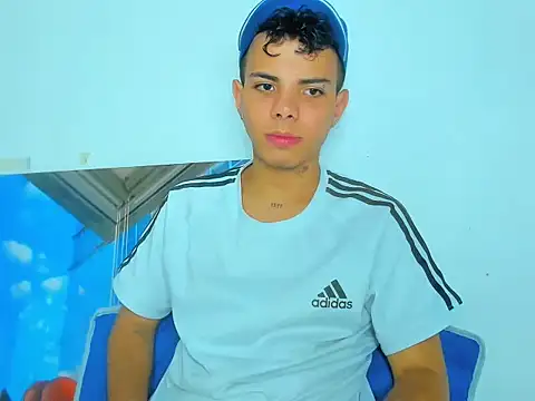 Snapshot of Alessandro_1610 chatting on March 21, 2025, 5:11 am Alessandro 1610 online show from March 21, 2025, 5:11 am