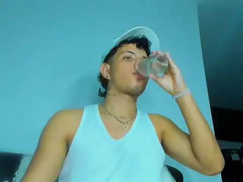 Snapshot of Alessandro_1610 chatting on September 16, 2025, 12:55 am Alessandro 1610 online show from September 16, 2025, 12:55 am