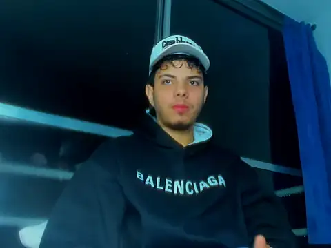 Snapshot of Alessandro_1610 chatting on October 2, 2025, 5:58 am Alessandro 1610 online show from October 2, 2025, 5:58 am