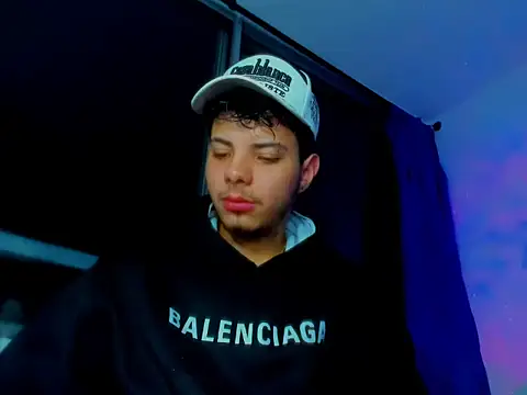 Snapshot of Alessandro_1610 chatting on October 3, 2025, 5:26 am Alessandro 1610 online show from October 3, 2025, 5:26 am