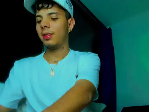 Snapshot of Alessandro_1610 chatting on October 15, 2025, 2:44 am Alessandro 1610 online show from October 15, 2025, 2:44 am