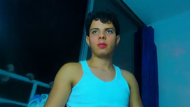 Snapshot of Alessandro_1610 chatting on October 31, 2025, 4:13 am Alessandro 1610 online show from October 31, 2025, 4:13 am