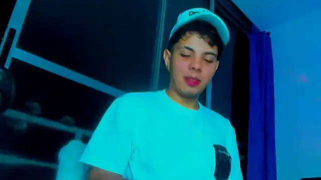 Snapshot of Alessandro_1610 chatting on November 7, 2025, 3:39 am Alessandro 1610 online show from November 7, 2025, 3:39 am