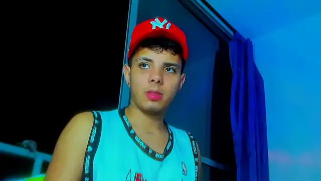 Snapshot of Alessandro_1610 chatting on November 28, 2025, 5:32 am Alessandro 1610 online show from November 28, 2025, 5:32 am