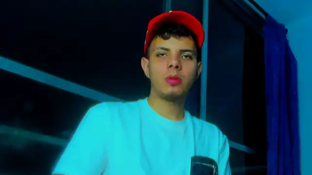 Snapshot of Alessandro_1610 chatting on November 30, 2025, 5:11 am Alessandro 1610 online show from November 30, 2025, 5:11 am