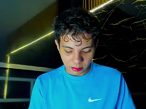 Snapshot of Alessandro_1610 chatting on June 17, 2026, 3:42 am Alessandro 1610 online show from June 17, 2026, 3:42 am