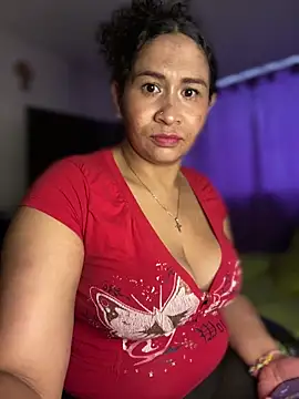 Snapshot of Carola-Ross chatting on May 11, 2026, 4:04 pm Carola-Ross online show from May 11, 2026, 4:04 pm