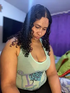 Snapshot of Carola-Ross chatting on May 28, 2026, 1:08 pm Carola-Ross online show from May 28, 2026, 1:08 pm