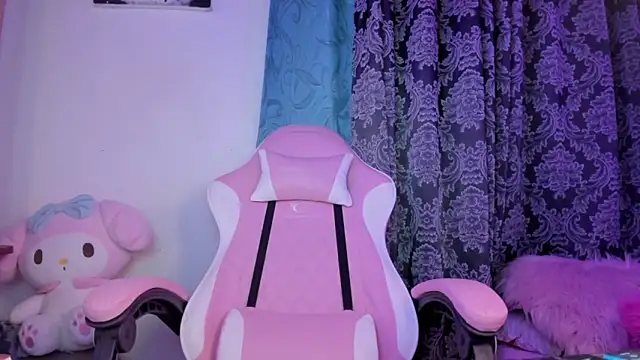 mikusitq  online show from March 2, 2025, 11:20 pm