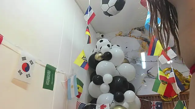 Holly 22 online show from June 11, 2026, 11:08 am