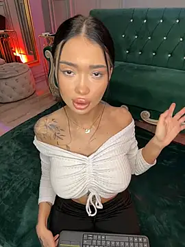 Snapshot of SashaFerrera chatting on March 4, 2025, 9:11 pm SashaFerrera online show from March 4, 2025, 9:11 pm