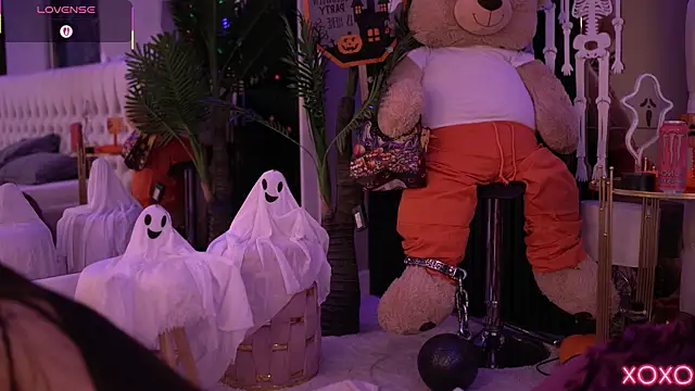 Snapshot of SashaFerrera chatting on October 31, 2025, 7:48 pm SashaFerrera online show from October 31, 2025, 7:48 pm