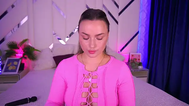 LindsieGreyy online show from October 11, 2025, 7:29 am