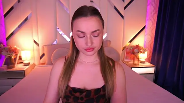 LindsieGreyy online show from April 5, 2026, 6:43 am