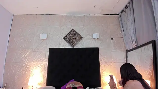 ChanelleJohnson  online show from November 4, 2025, 10:20 pm