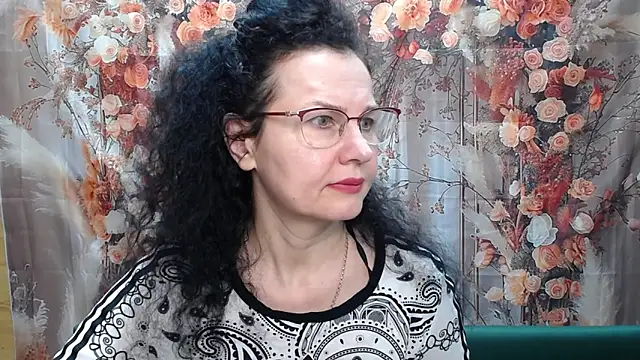 Miroslava Happi online show from April 24, 2026, 5:43 am