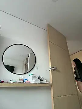 Snapshot of KarolVega- chatting on November 12, 2025, 4:40 pm KarolVega- online show from November 12, 2025, 4:40 pm