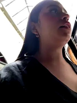 Snapshot of _JuliSweet_ chatting on November 24, 2025, 2:06 pm JuliSweet online show from November 24, 2025, 2:06 pm