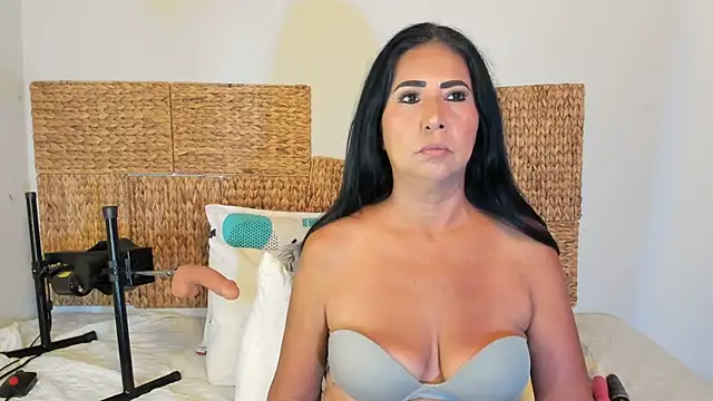 Jackiehmilf52 online show from June 15, 2026, 1:35 pm