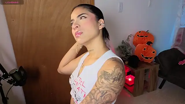 Snapshot of Maryybellax chatting on October 16, 2025, 9:27 pm Maryybellax online show from October 16, 2025, 9:27 pm