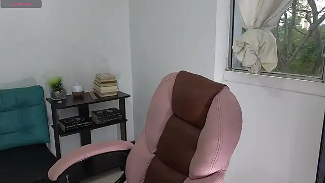 Snapshot of atenea_02_love chatting on May 25, 2026, 10:05 pm atenea 02 love online show from May 25, 2026, 10:05 pm