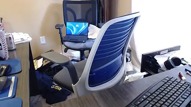 olderandwiser2 online show from September 18, 2025, 6:32 pm