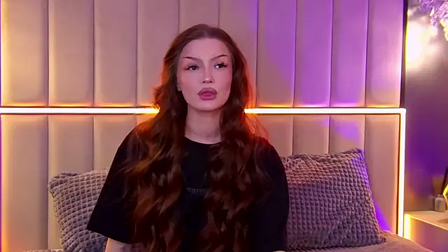 Snapshot of AlexaBright chatting on November 17, 2025, 7:41 pm AlexaBright online show from November 17, 2025, 7:41 pm