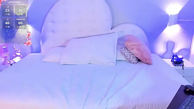 crisdegli  online show from March 17, 2025, 2:56 pm