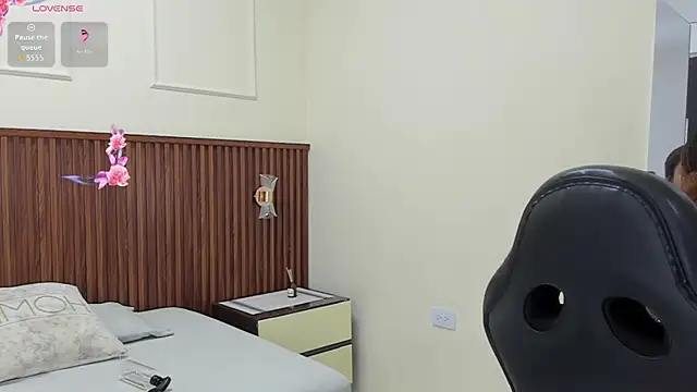 Snapshot of MELINAMARTINS chatting on September 18, 2025, 7:38 pm MELINAMARTINS online show from September 18, 2025, 7:38 pm