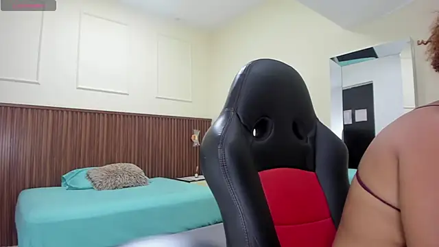 Snapshot of MELINAMARTINS chatting on October 4, 2025, 7:12 pm MELINAMARTINS online show from October 4, 2025, 7:12 pm