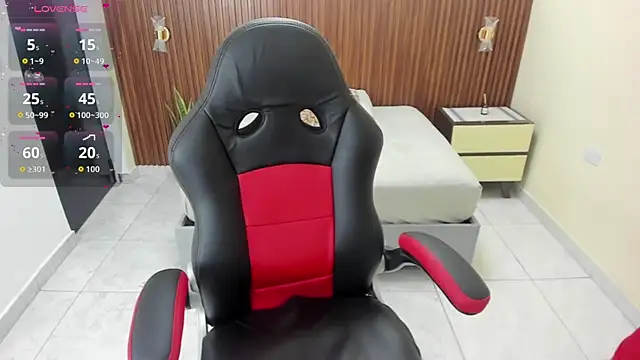 Snapshot of MELINAMARTINS chatting on October 7, 2025, 7:33 pm MELINAMARTINS online show from October 7, 2025, 7:33 pm