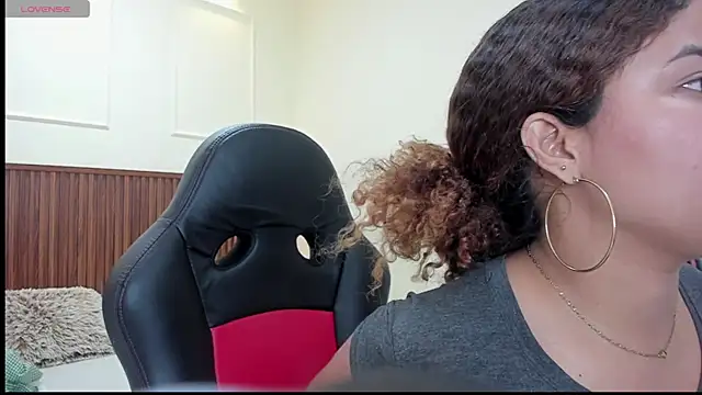 Snapshot of MELINAMARTINS chatting on October 17, 2025, 7:27 pm MELINAMARTINS online show from October 17, 2025, 7:27 pm