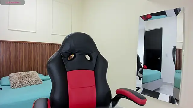 Snapshot of MELINAMARTINS chatting on October 22, 2025, 7:35 pm MELINAMARTINS online show from October 22, 2025, 7:35 pm