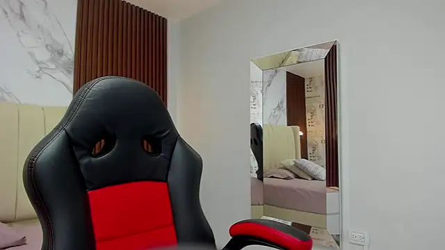 Snapshot of MELINAMARTINS chatting on November 15, 2025, 12:23 pm MELINAMARTINS online show from November 15, 2025, 12:23 pm