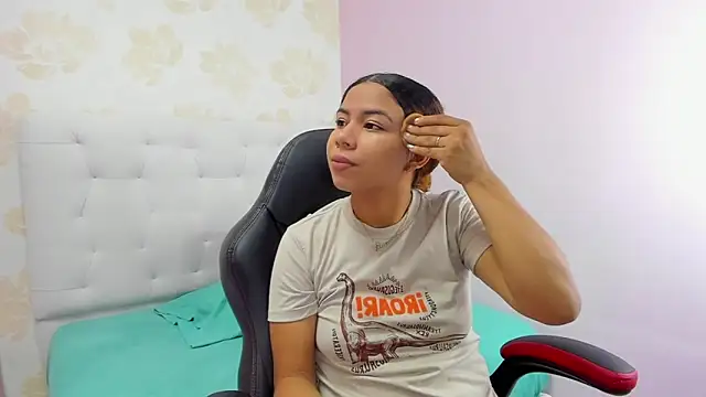 MELINAMARTINS online show from January 8, 2026, 8:11 pm