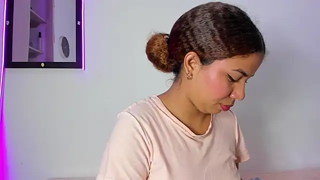 MELINAMARTINS online show from May 30, 2026, 10:51 pm