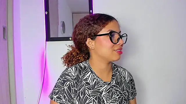 MELINAMARTINS online show from June 11, 2026, 2:44 am