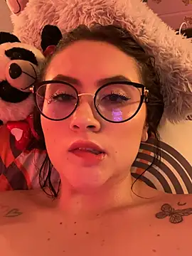 Snapshot of ValentinaOrtiz3 chatting on March 24, 2026, 9:53 pm ValentinaOrtiz3 online show from March 24, 2026, 9:53 pm