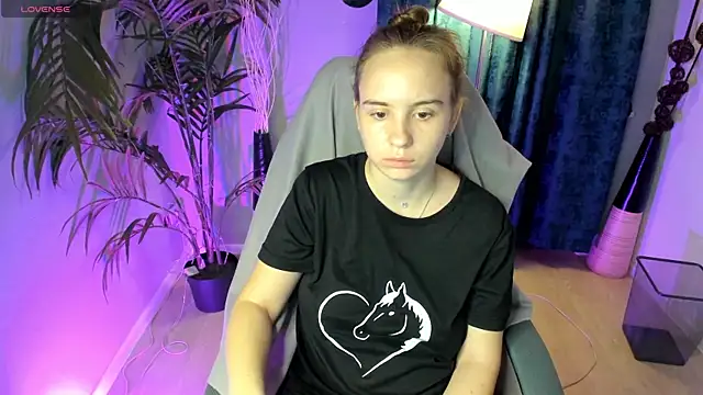 Snapshot of Lika_0ne chatting on October 9, 2025, 12:25 pm Lika 0ne online show from October 9, 2025, 12:25 pm