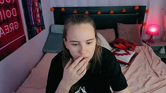 Snapshot of Lika_0ne chatting on November 14, 2025, 12:04 pm Lika 0ne online show from November 14, 2025, 12:04 pm