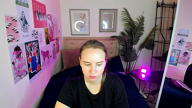 Snapshot of Lika_0ne chatting on April 13, 2026, 12:10 pm Lika 0ne online show from April 13, 2026, 12:10 pm