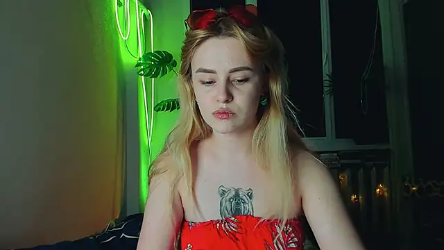 Alexa Pirs online show from March 3, 2025, 5:29 pm