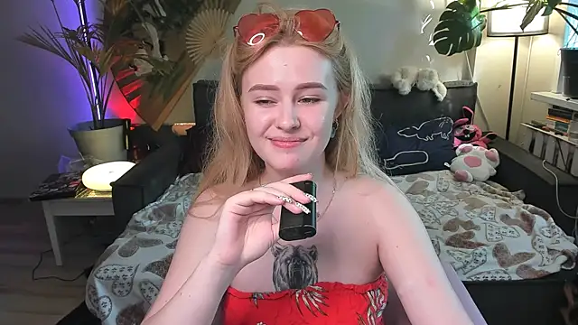 Alexa Pirs online show from May 18, 2026, 2:45 pm