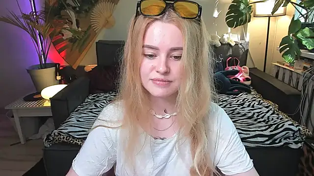 Alexa Pirs online show from May 25, 2026, 2:45 pm