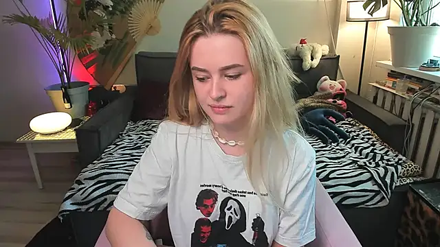 Alexa Pirs online show from June 12, 2026, 6:23 am